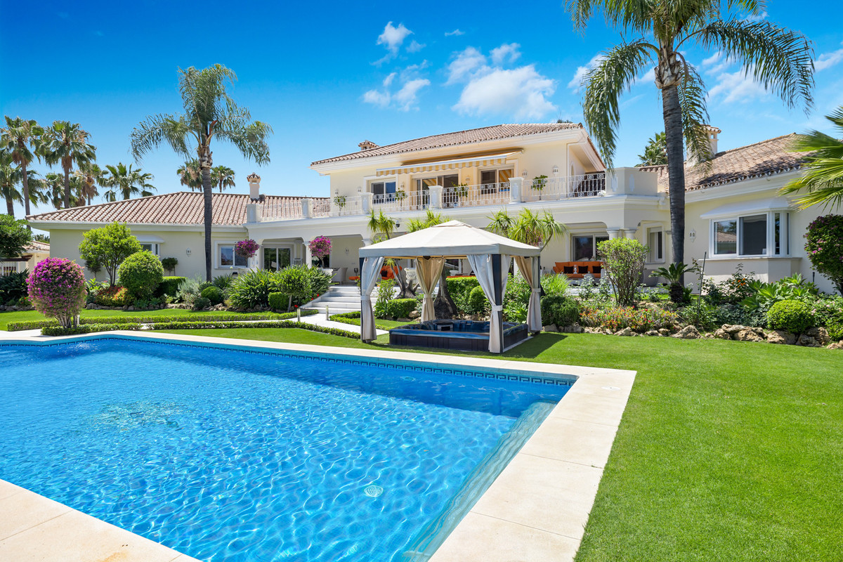 6 Bedroom Detached Villa in Nueva Andalucía