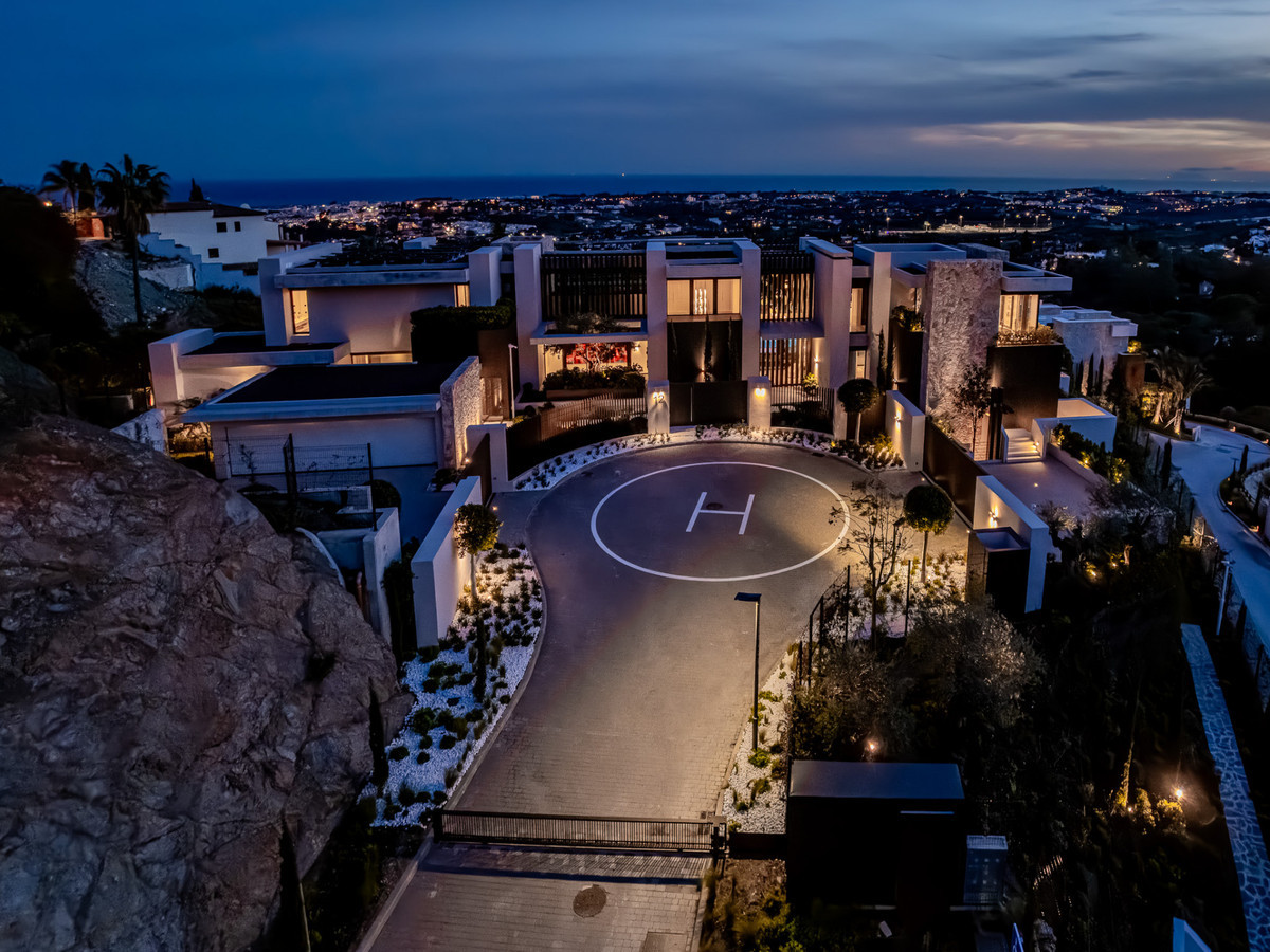 8 Bedroom Detached Villa in La Quinta