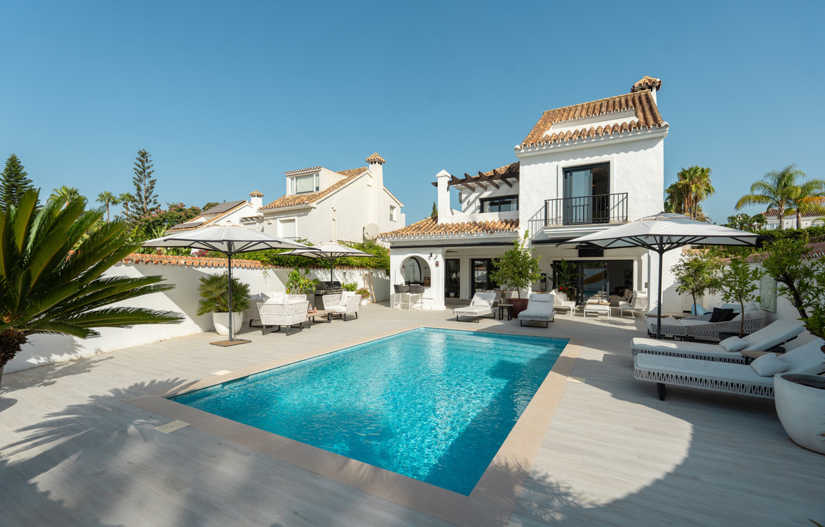 5 Bedroom Detached Villa in Nueva Andalucía