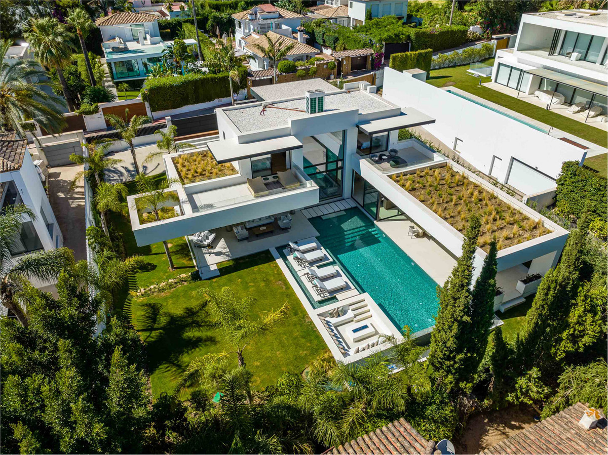 5 Bedroom Detached Villa in Nueva Andalucía
