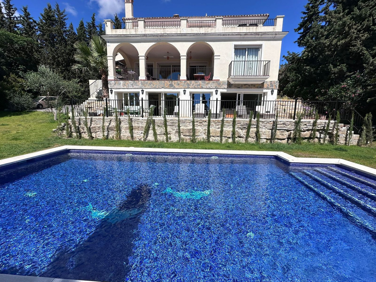 6 Bedroom Detached Villa in Nueva Andalucía