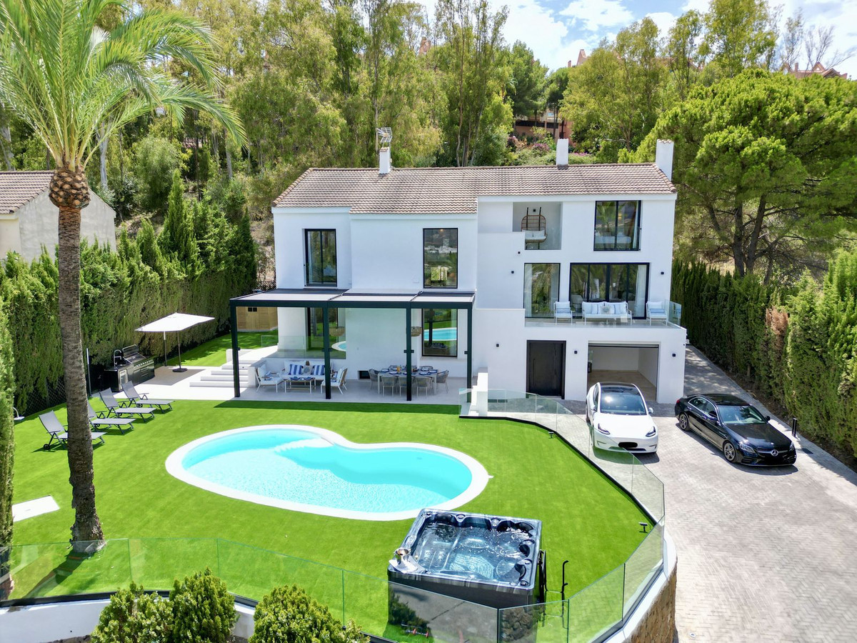 5 Bedroom Detached Villa in Nueva Andalucía