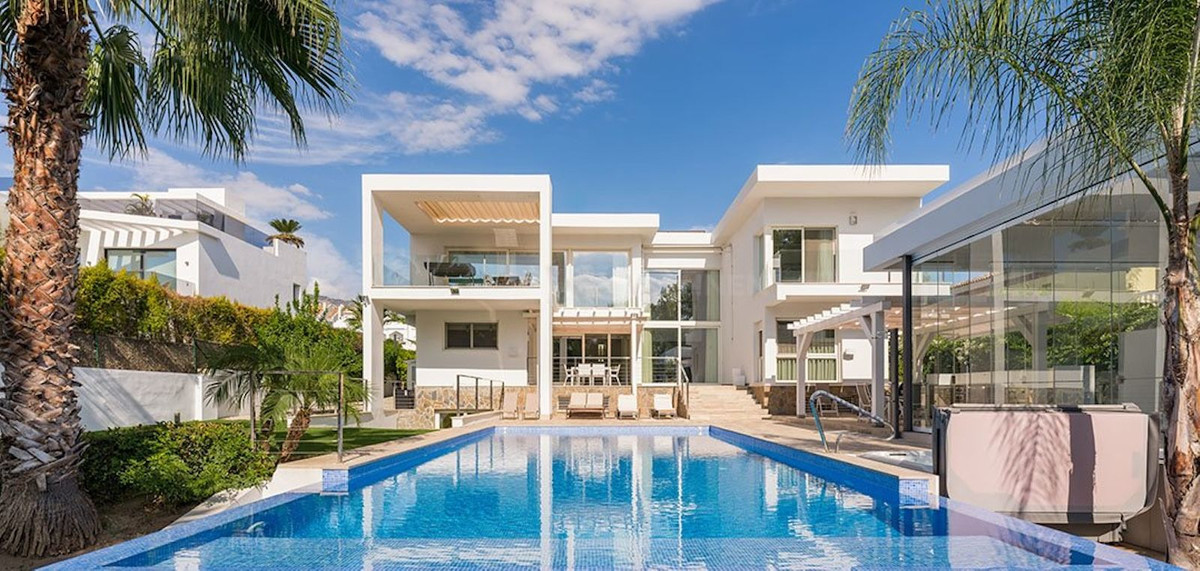 7 Bedroom Detached Villa in Nueva Andalucía