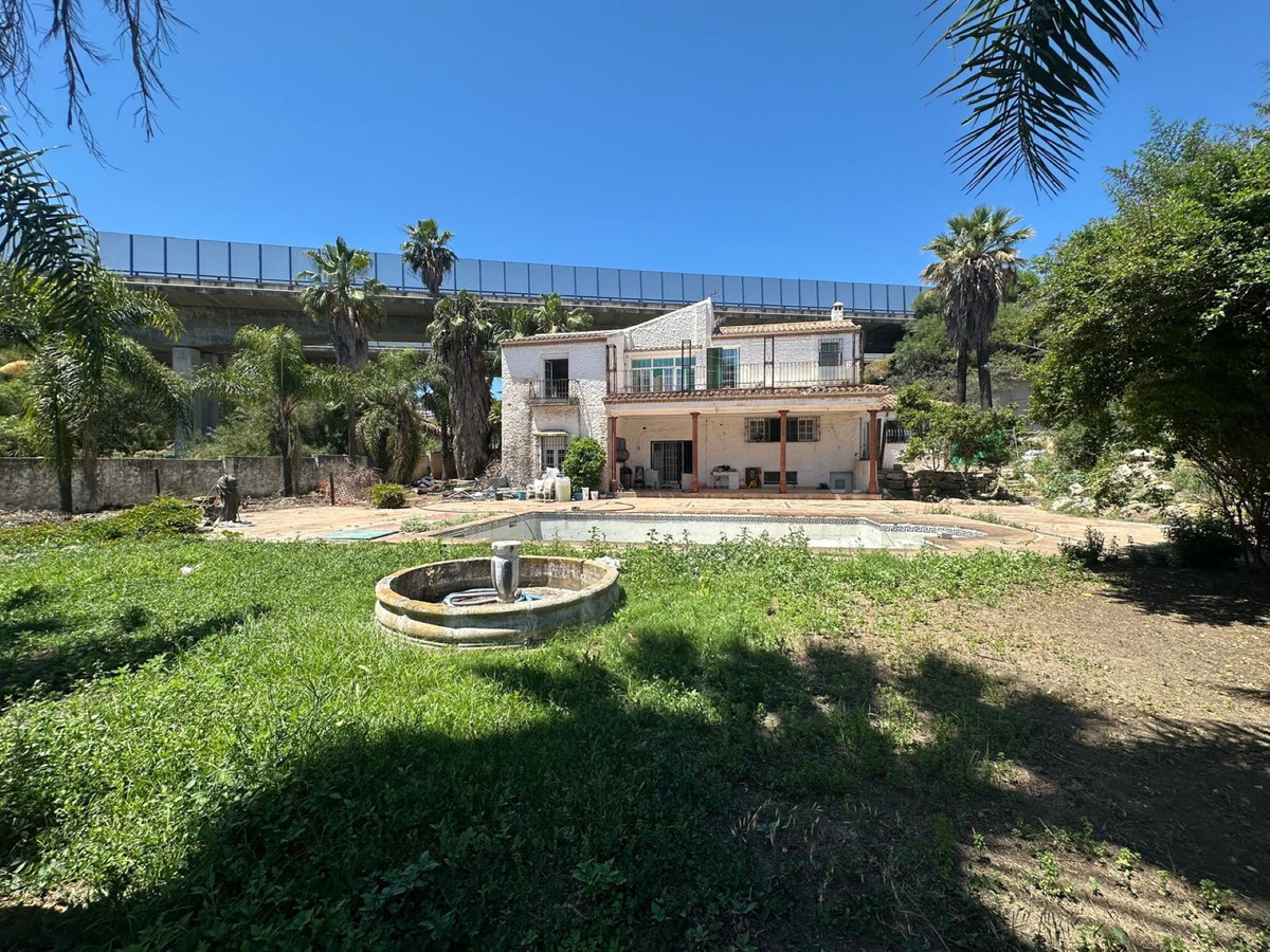 7 Bedroom Detached Villa in Nueva Andalucía
