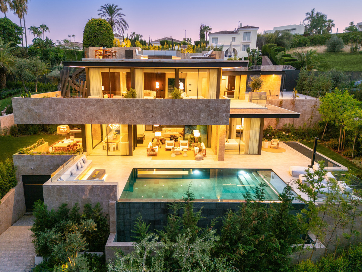 5 Bedroom Detached Villa in Nueva Andalucía