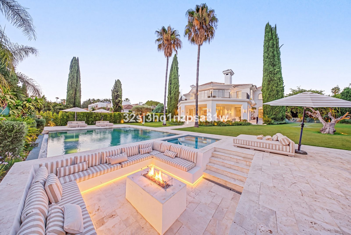 5 Bedroom Detached Villa in Nueva Andalucía